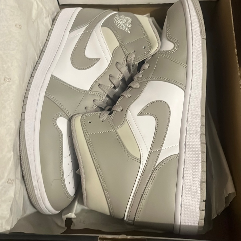 Air jordan 1 grey mid size 10.5